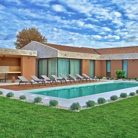 Villa 6 Bedrooms New With Amazing Views!