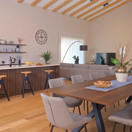 Villa 6 Bedrooms New With Amazing Views!