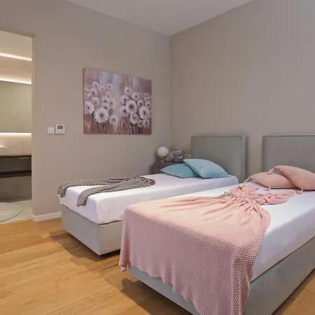 Villa 6 Bedrooms New With Amazing Views! *