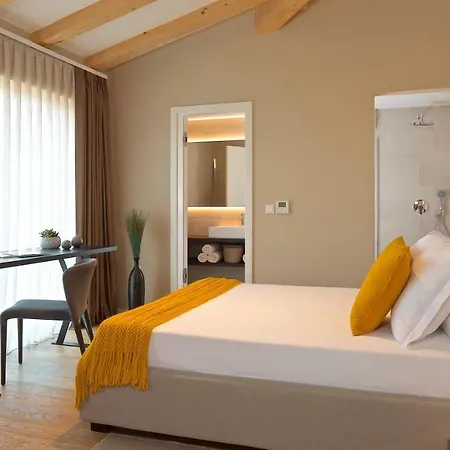 Villa 6 Bedrooms New With Amazing Views!